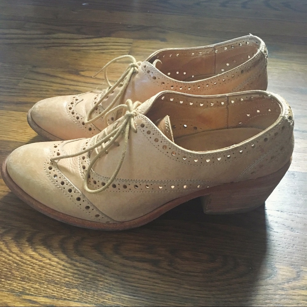 Frye Maggie Perf Perforated Oxford Booties